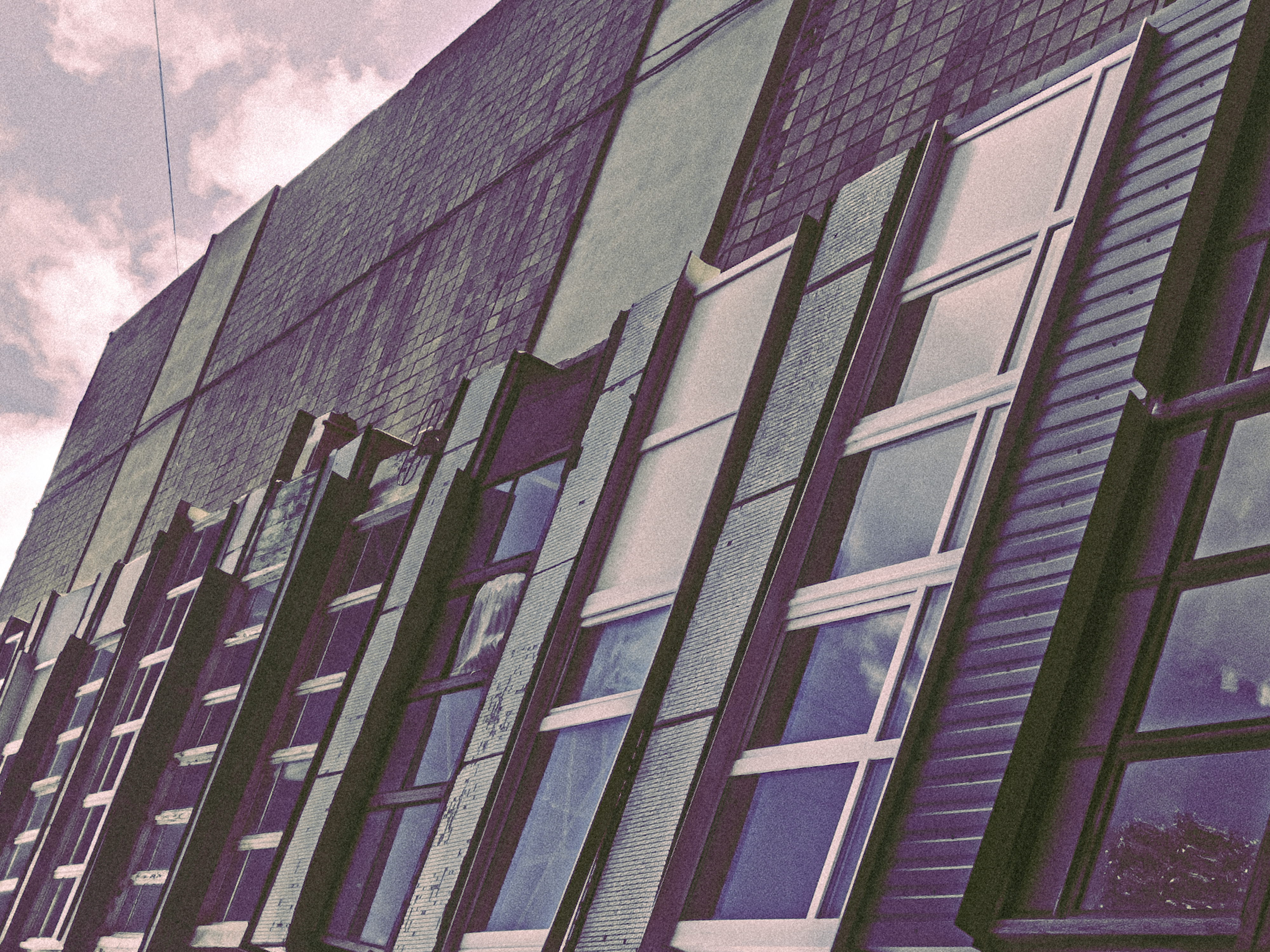 Windows and hard lines โ photo by TEMPHIOT