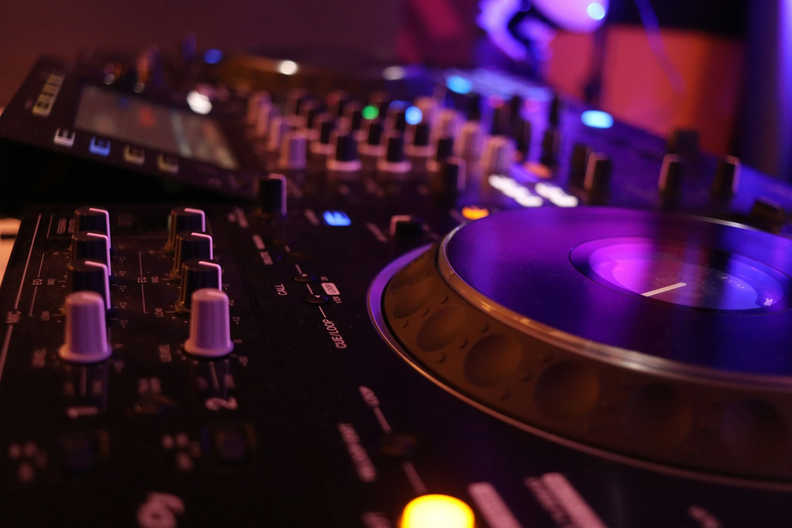Close-up of a DJ turntable and mixer — drum and bass production setup
